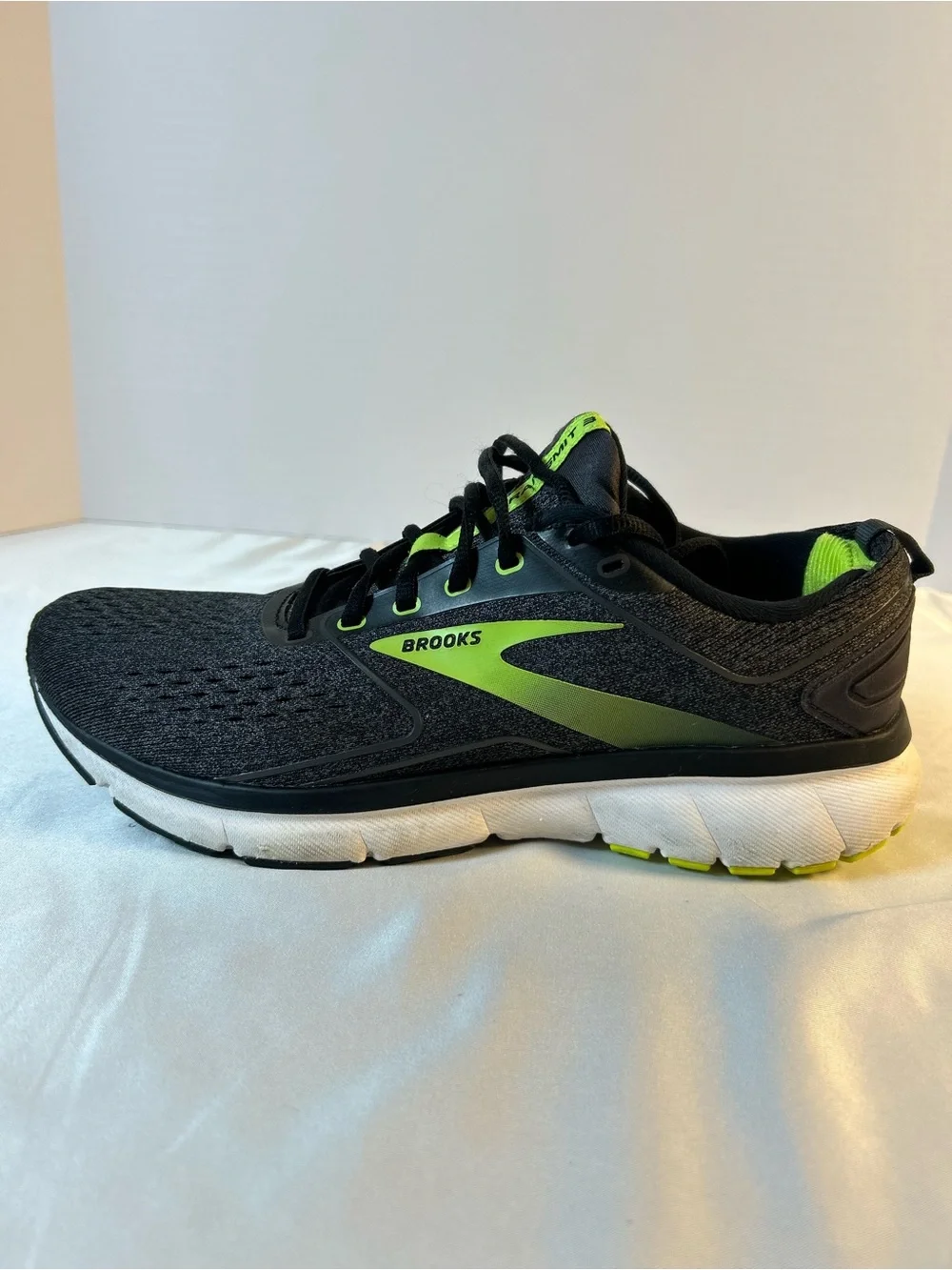 Brooks Transmit 3 Charcoal and Lime Athletic Running Shoes Size 9 No Box